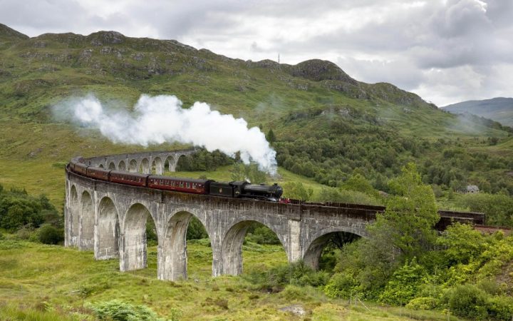 Expresul catre Hogwarts, calatorie pe urmele faimosului vrajitor Harry Potter