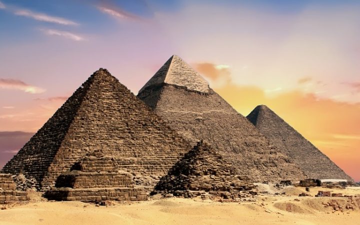 Marile Piramide de pe Platoul Giza