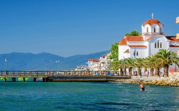 Vacanțe ieftine în Europa. Pe urmele zeilor, în Paralia Katerini
