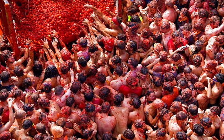 La Tomatina – celebra bătălie cu tomate