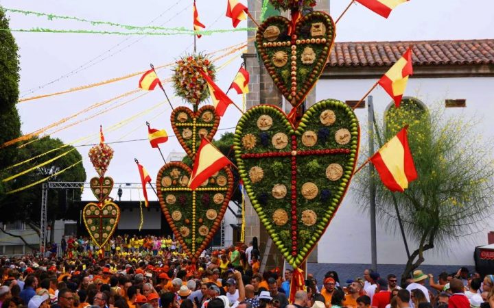 Festivalurile verii în Spania. Fiesta de Los Corazones de Tejina – îndrăgostiți pe Insula Primăverii