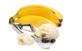 Beneficiile bananelor pentru sanatate. 3 banane pe zi tin doctorul departe