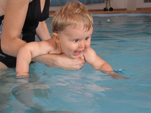 cât de bun este înotul pentru bebeluși