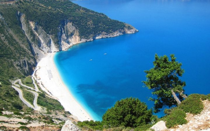 Paragliding deasupra spectaculoasei Myrtos