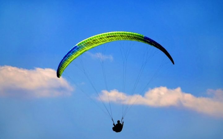 Paragliding deasupra spectaculoasei Myrtos