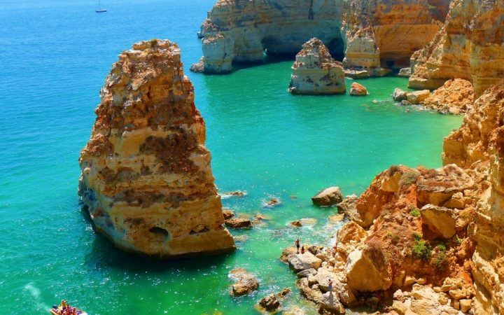 Cu barca spre Ponta da Piedade