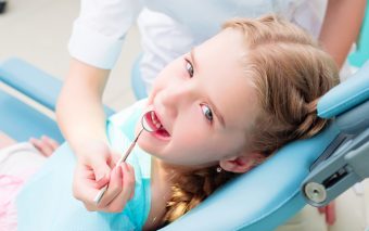 de ce copiii scrâșnesc din dinți