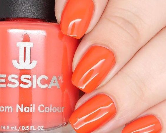 Orange Nails – unul dintre cele mai cool trenduri de manichiura pentru sezonul de primavara – vară 2018