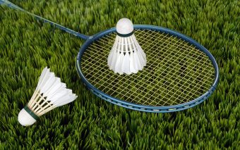 poți să pierzi greutatea cu badminton