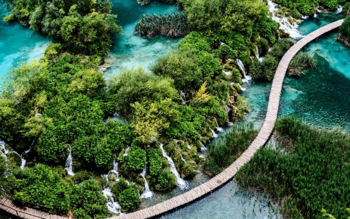 Plitvice, unul dintre cele mai spectaculoase parcuri naționale din Europa