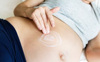 Îngrijește-te de sănătatea ta și a lui dar nu uita că și pielea în timpul sarcinii are nevoie de atenție specială.
