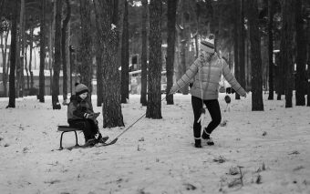 Jocuri de iarnă pentru copii. 6 propuneri de jocuri în aer liber pe timpul iernii 