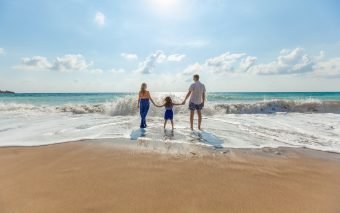 Dacă și vouă vă este gândul la vacanța de vară și vă întrebați care sunt cele mai bune destinații în Grecia pentru familii, poate vă sunt de ajutor câteva recomandări.