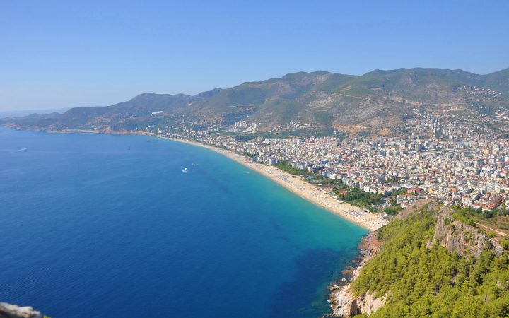Plaja Cleopatrei, un magnet pentru turiști