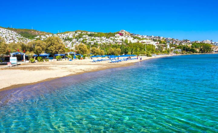 Plaje din Turcia: Plaja Bitez, un magnet pentru surferi