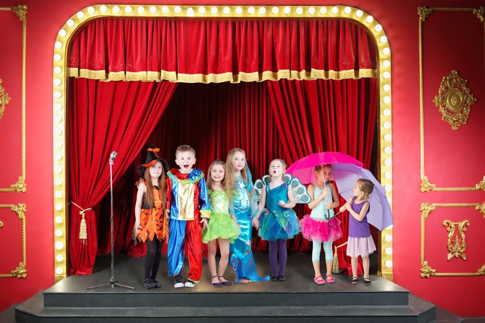 BENEFICIILE TEATRULUI ÎN DEZVOLTAREA COPILULUI. 5 MOTIVE SĂ ALEGI TEATRUL