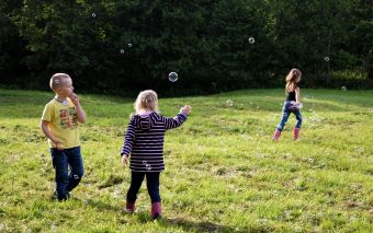 Idei de activități în aer liber pentru copii. 6 idei pentru distracții în aer liber