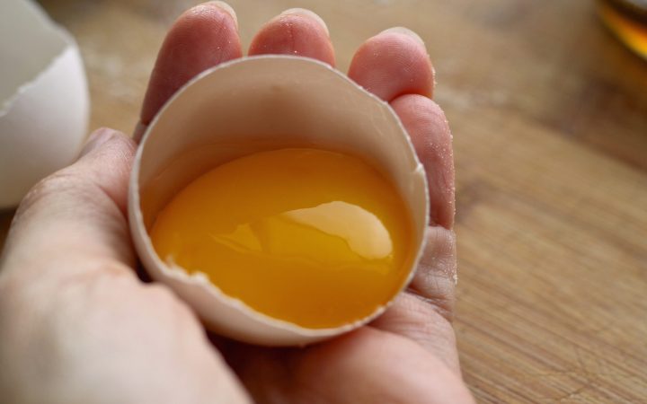 Mască de păr cu ou și miere făcută în casă