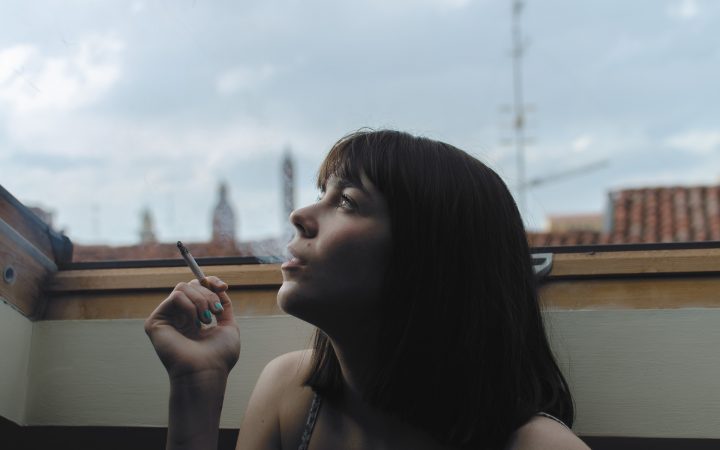 De ce fumează adolescenții? Din diferite posibile motive.