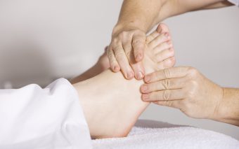 Beneficiile masajului LOMI LOMI, una dintre cele mai vechi forme de masaj din lume