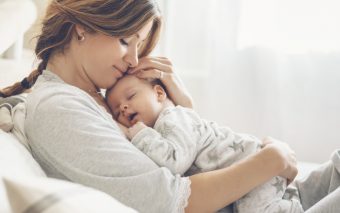 Ajută-ți bebelușul să adoarmă! Cum să adormi bebelușul în 6 pași