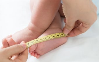 Cum alegi mărimea potrivită pentru încălțămintea bebelușului?