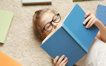 Beneficiile lecturii: sfaturi pentru a-ți face copilul să citească