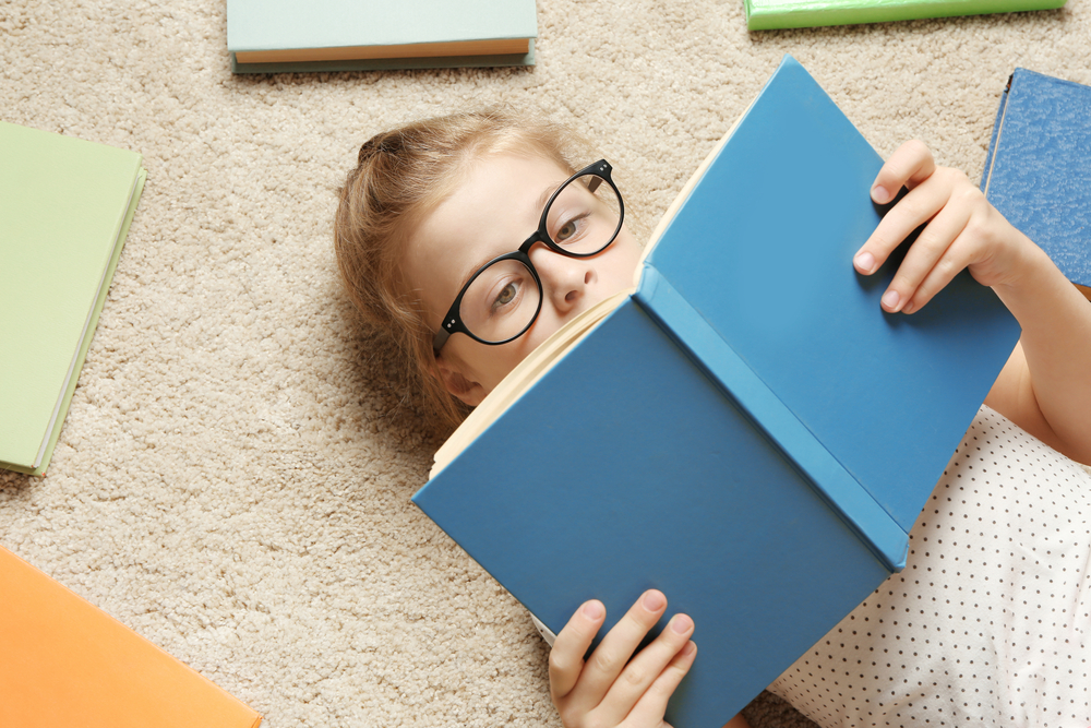 Beneficiile lecturii: sfaturi pentru a-ți face copilul să citească