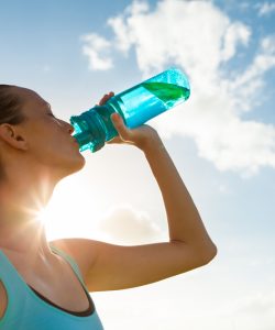 Ce să bei vara pentru a te hidrata corect?