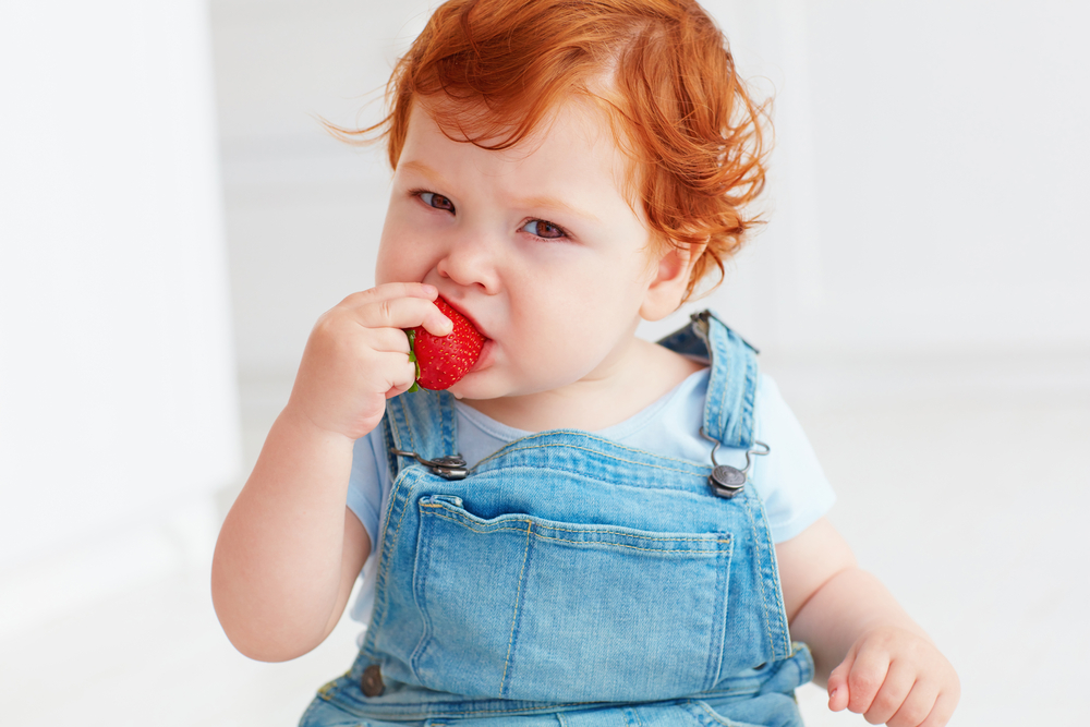 Alergia la căpșuni. Când îi poți da copilului căpșuni?
