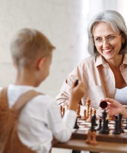 5 activități de stimulare cognitivă între bunici și nepoți