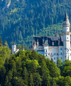 6 castele din Europa de vizitat în vara asta