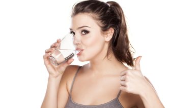10 beneficii ale apei pentru sănătate, de care trebuie să știi