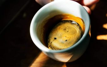 Sondaj Federația Europeană a Asociațiilor Nutriționiștilor (EFAD). Consumul moderat de cafea are beneficii clare asupra sănătății