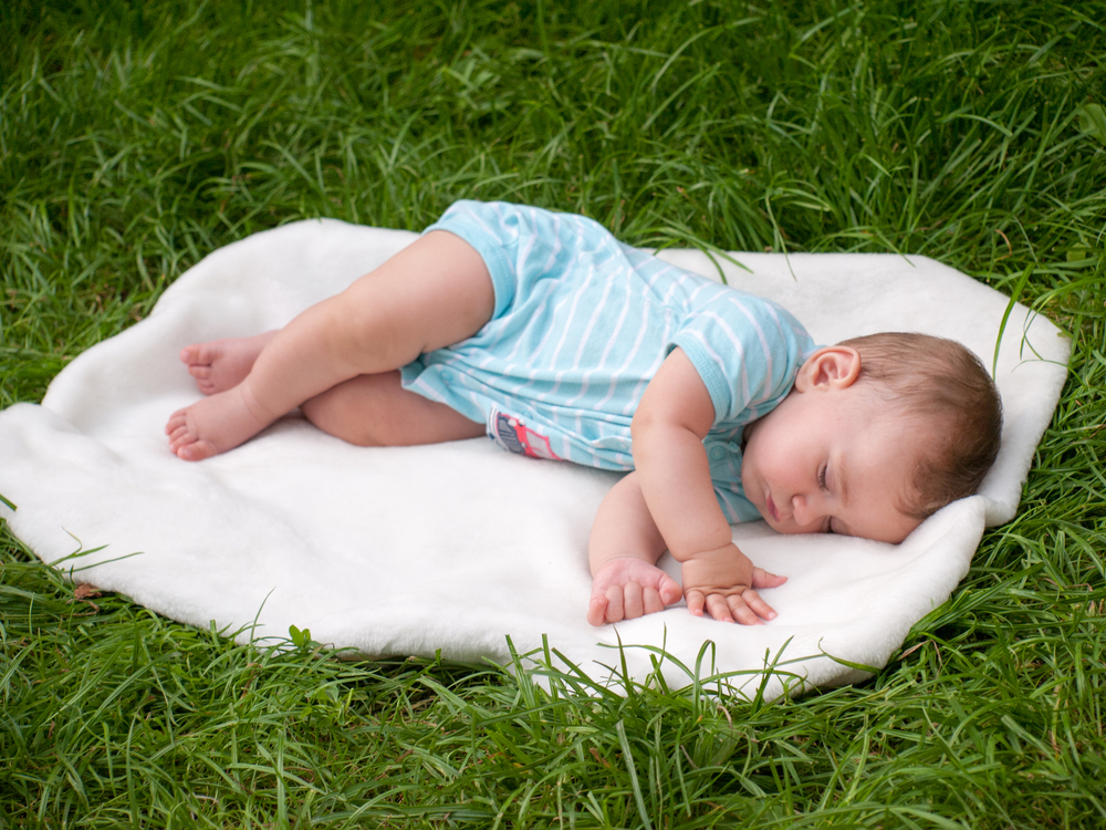 Somnul bebelușului vara. 5 sfaturi pentru a-ți ajuta bebelușul să doarmă