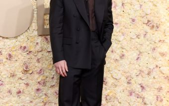 Jeremy Allen White a purtat Calvin Klein la Globurile de Aur 2024