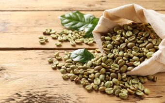Cafea verde: ce beneficii are și cum se prepară?