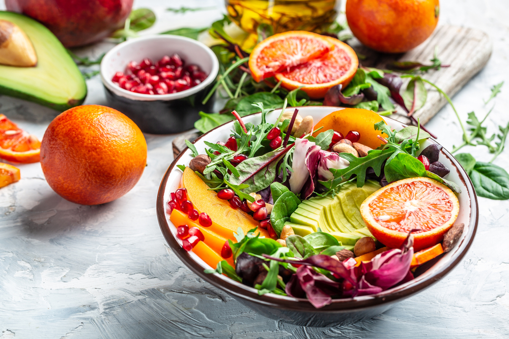 Salată de iarnă cu fructe și legume bogate în vitamine și gust
