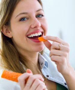 10 beneficii și motive să mănânci morcovi mai des