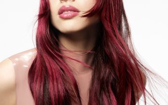 Photo finish hair. Cum obții un păr cu efect de oglindă?