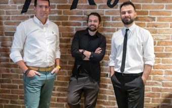 PickTwo intră în acționariatul Red Angus Steakhouse. Noua structură pregătește brandul pentru transformare și creștere.