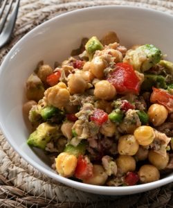 Salată de năut și ton