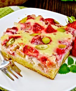 Desert cu cremă de căpșuni și lămâie fără coacere