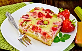 Desert cu cremă de căpșuni și lămâie fără coacere