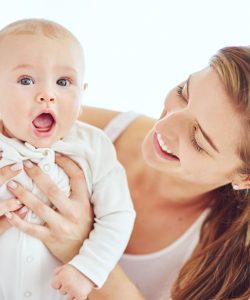 Instinct matern sau anxietate parentală? Cum recunoști diferența?