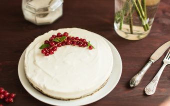 Tort rece cu iaurt - pentru o zi călduroasă de vară