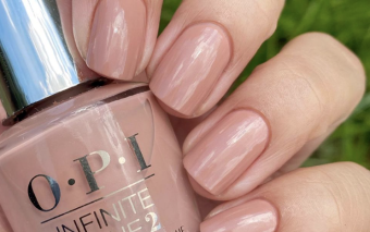 Unghii beige: Minimalism cu personalitate