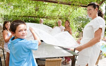 Mătușile și unchii: ce rol au în educația copiilor?