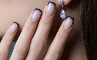 Black french: manichiura care redefinește eleganța. Idei pentru unghii scurte, migdalate sau stil balerină