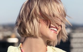 Contururi clare, personalitate puternică: părul scurt în prim-plan